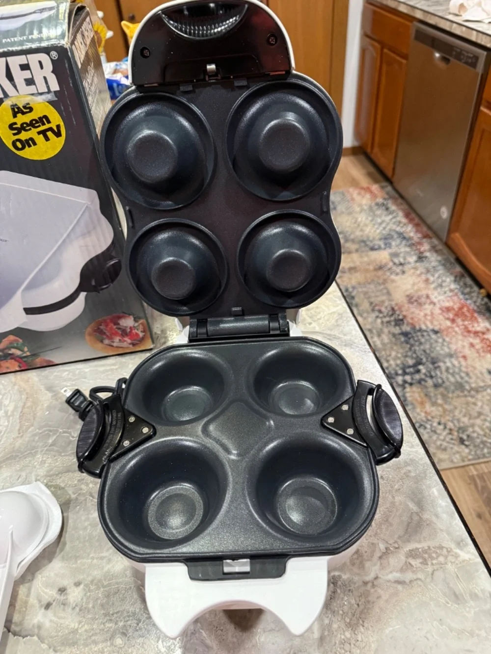 Black & Decker  “The Shell Baker Meal & Dessert Maker” Model G400